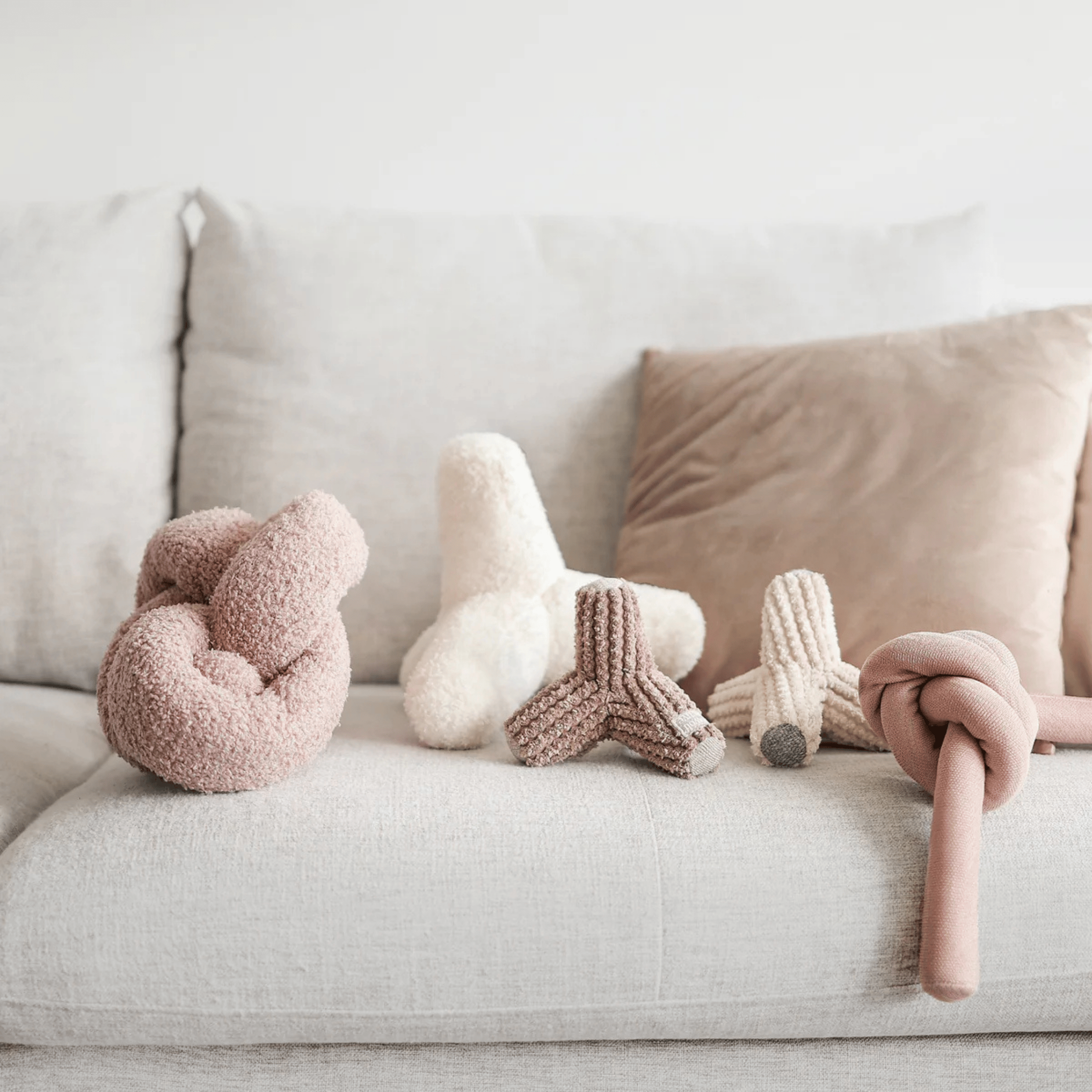 Lambwolf Collective - O NOU MAUVE